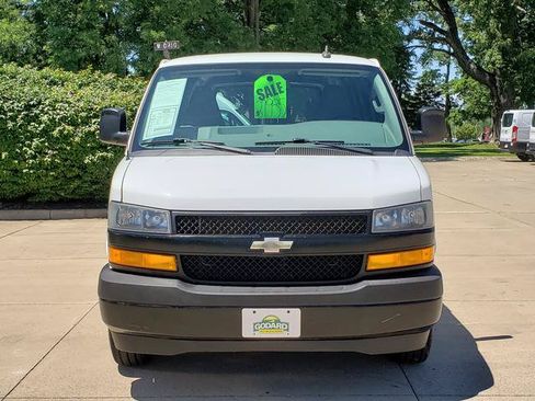 Used 2018 Chevrolet Express 2500 w/ Driver Convenience Package RWD image 9