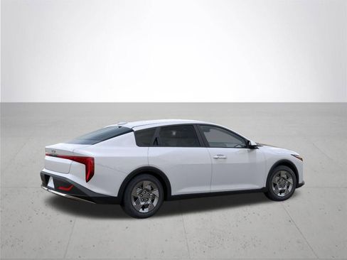 New 2026 Kia K4 FWD image 6