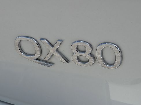 Used 2018 INFINITI QX80 2WD w/ Driver Assistance Package image 8