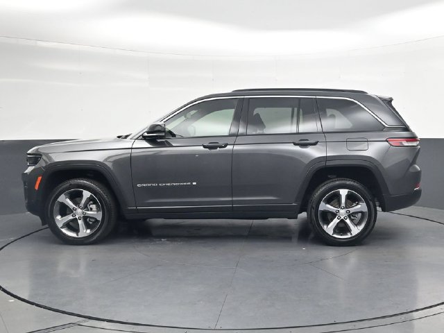 Used 2025 Jeep Grand Cherokee Limited w/ Luxury Tech Group II AWD/4WD image 9