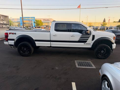 Used 2020 Ford F350 Lariat w/ Lariat Ultimate Package AWD/4WD image 4