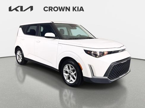 Certified 2023 Kia Soul LX w/ LX Technology Package FWD image 3