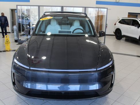 Used 2026 Tesla Model Y Long Range image 3