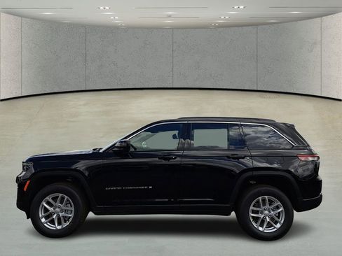 New 2026 Jeep Grand Cherokee Laredo image 8