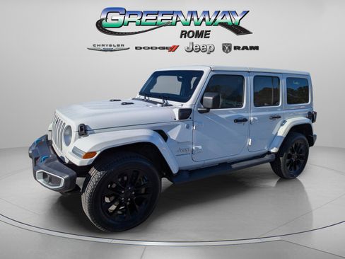 Used 2023 Jeep Wrangler Sahara w/ Cold Weather Group image 4