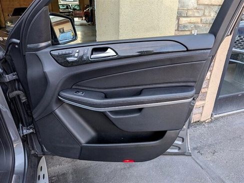 Used 2017 Mercedes-Benz GLS 550 4MATIC image 30