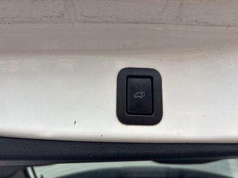 Used 2018 Toyota Highlander Limited image 12