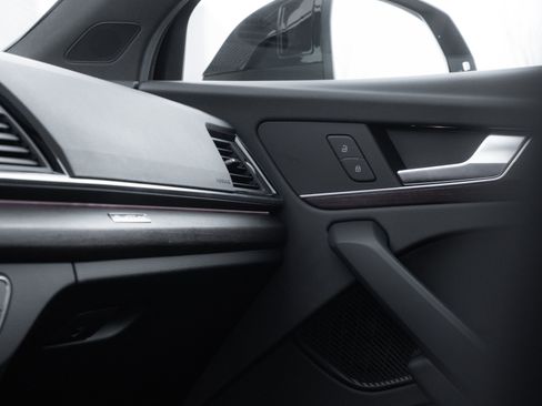 Certified 2025 Audi Q5 2.0T Premium Plus w/ Premium Plus Package image 16