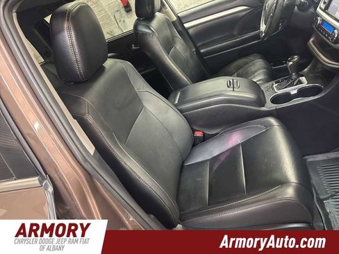 Used 2019 Toyota Highlander XLE image 38