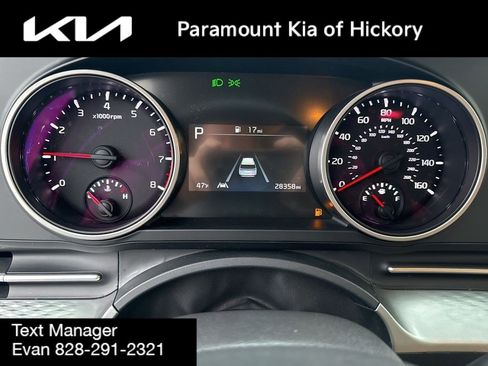 Used 2023 Kia Carnival LX image 33