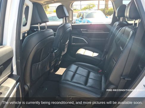 Used 2022 Kia Telluride EX w/ EX Premium Package FWD image 12