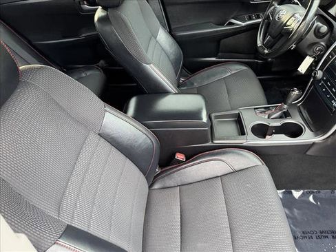 Used 2016 Toyota Camry SE image 17