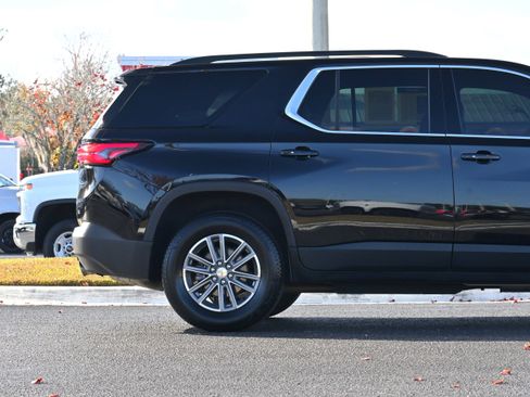 Used 2023 Chevrolet Traverse LT image 5