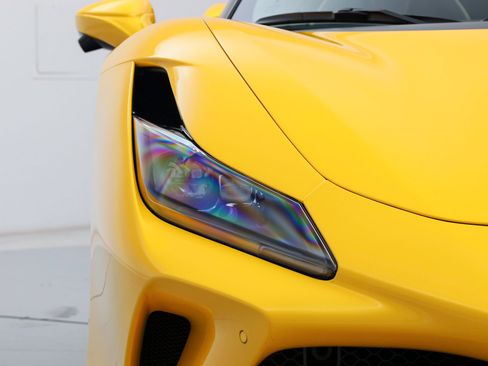 Certified 2022 Ferrari F8 Tributo RWD image 17