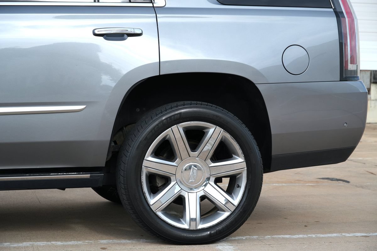 Used 2019 Cadillac Escalade Premium Luxury AWD/4WD image 25