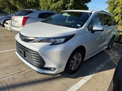 Used 2023 Toyota Sienna XLE