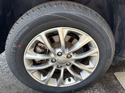 Used 2022 Jeep Cherokee Latitude Lux FWD image 28