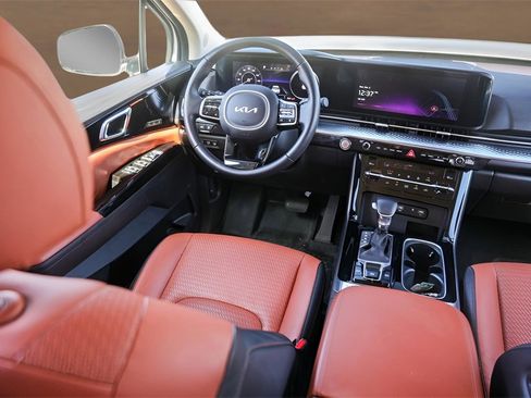 Used 2023 Kia Carnival SX Prestige image 32