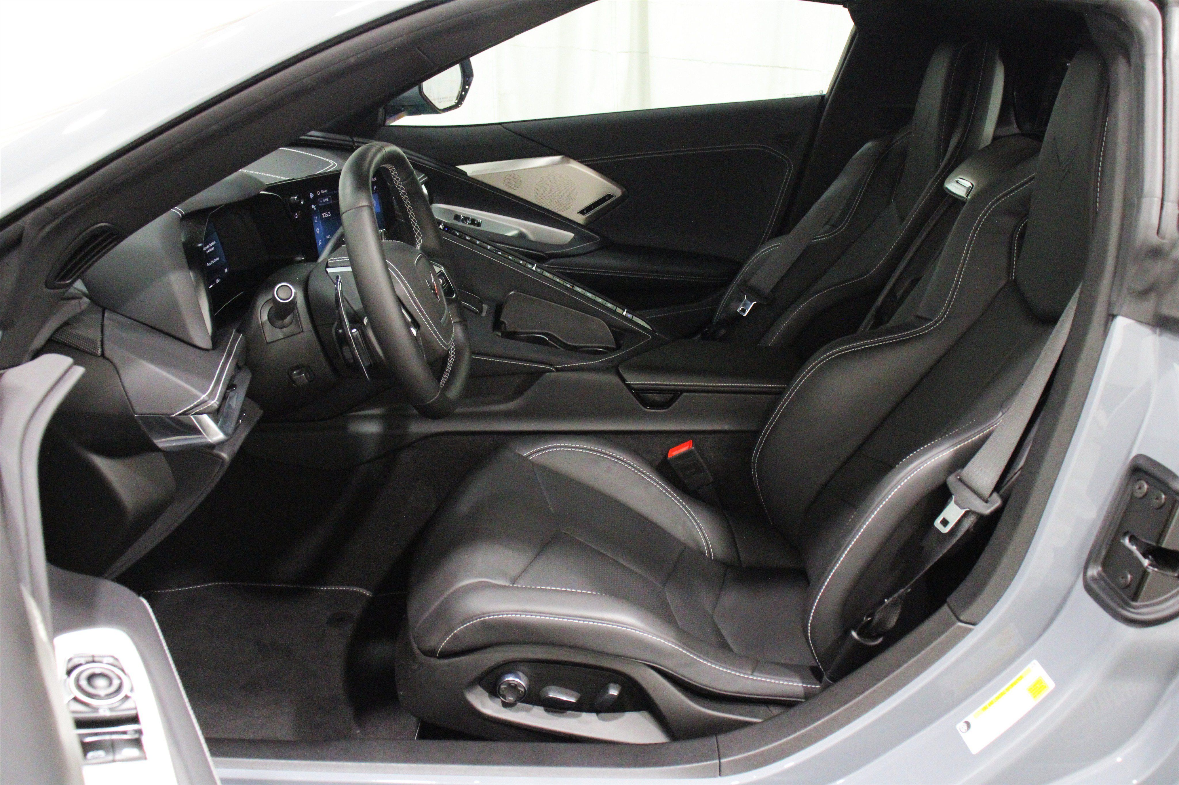 Used 2025 Chevrolet Corvette Stingray Preferred Cpe w/ 2LT RWD image 3