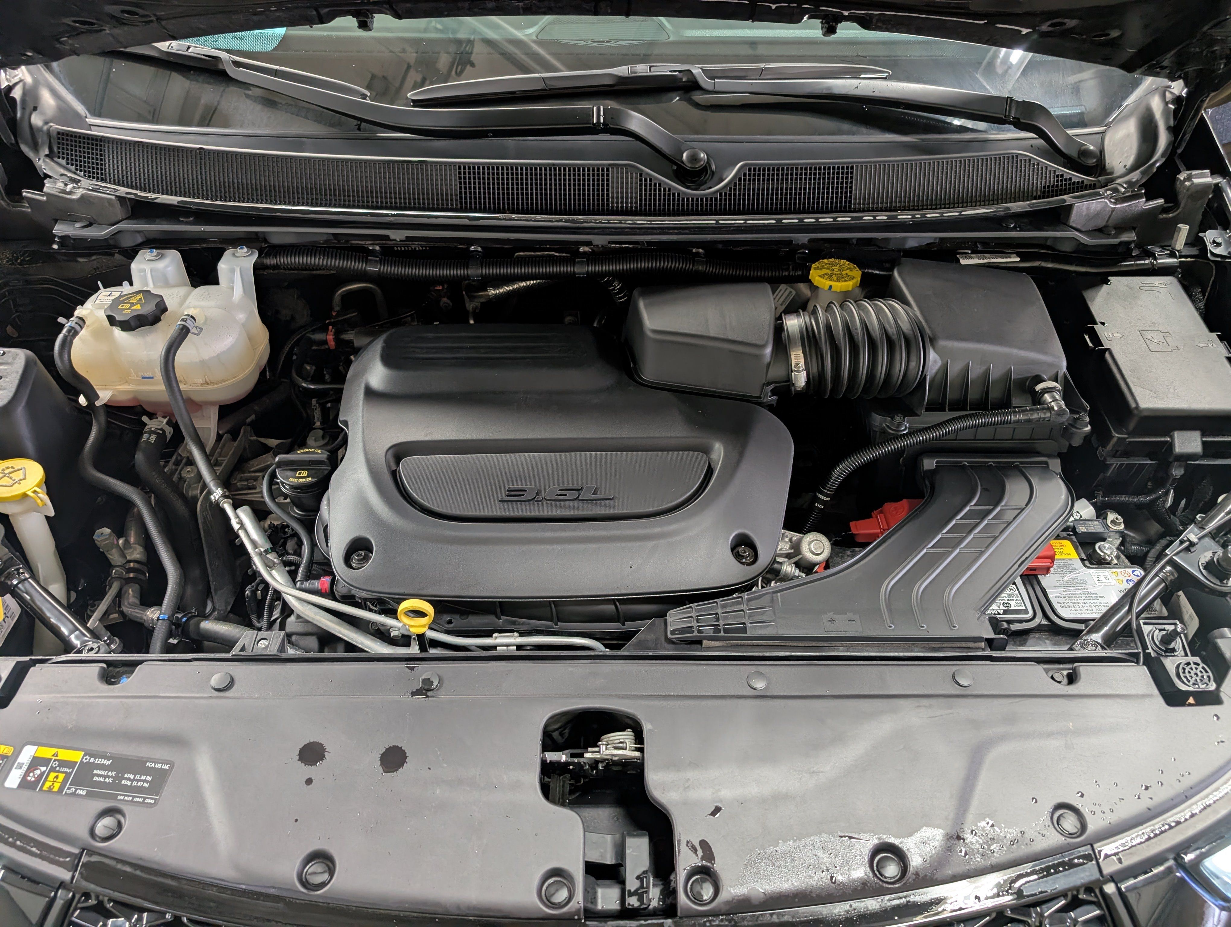 Used 2025 Chrysler Pacifica Limited FWD image 5