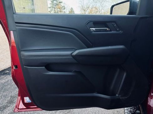 Used 2024 Chevrolet Colorado LT w/ LT Convenience Package III image 11