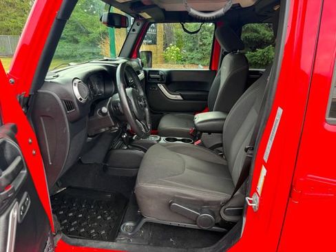 Used 2016 Jeep Wrangler Unlimited Sahara w/ Connectivity Group AWD/4WD image 5