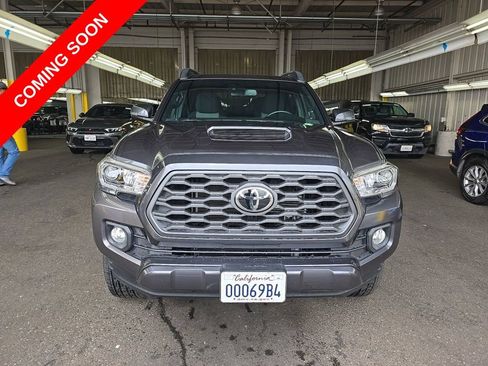 Used 2020 Toyota Tacoma TRD Sport w/ Technology Package RWD image 2
