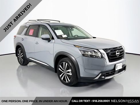 Used 2024 Nissan Pathfinder Platinum w/ Cargo Package image 3