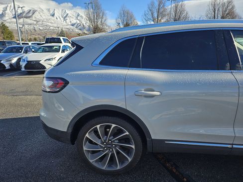 Used 2022 Lincoln Nautilus Reserve w/ Equipment Group 201A image 5