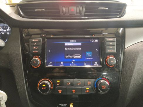 Used 2020 Nissan Rogue Sport S image 25