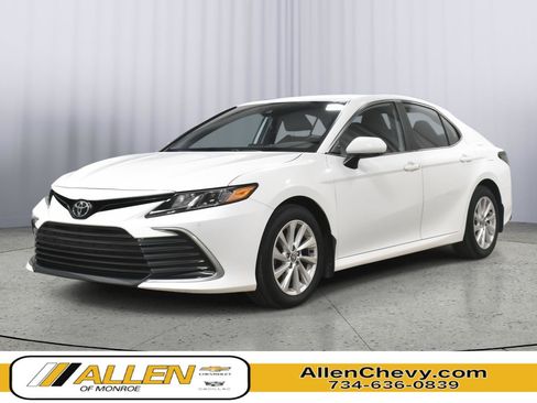 Used 2021 Toyota Camry LE AWD/4WD image 1