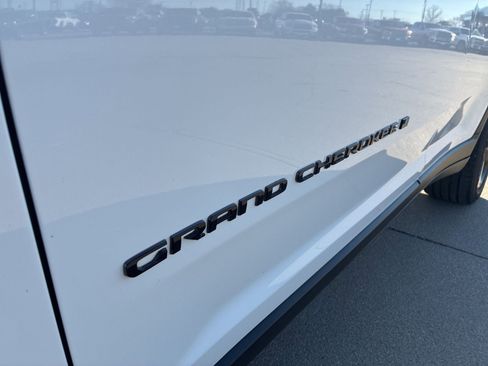 Used 2023 Jeep Grand Cherokee Altitude image 14