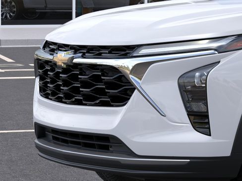 New 2026 Chevrolet Trax LT w/ Driver Confidence Package FWD image 13