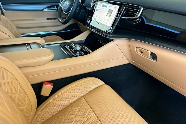 New 2026 Jeep Grand Wagoneer L Summit AWD/4WD image 14