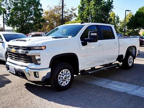 Used 2025 Chevrolet Silverado 2500 LT w/ Convenience Package AWD/4WD image 9