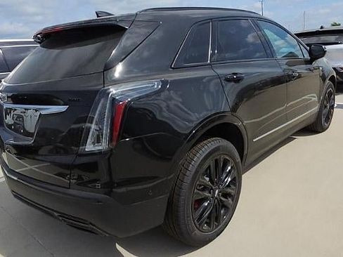 Used 2025 Cadillac XT5 Sportv w/ LPO, Onyx Lite Package AWD/4WD image 5