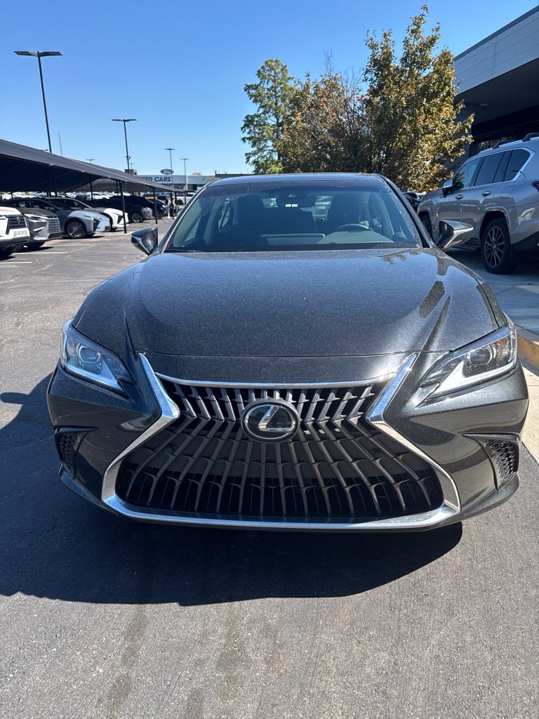 Used 2025 Lexus ES 300h w/ Premium Package FWD image 3