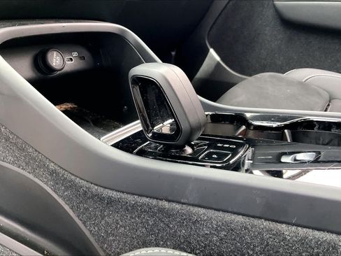Used 2023 Volvo XC40 Recharge Ultimate AWD/4WD image 15