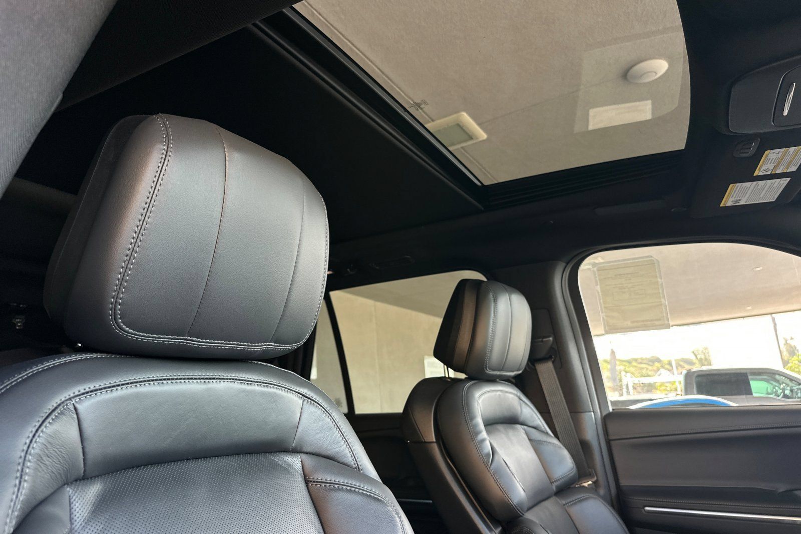 New 2027 Lincoln Navigator L Reserve w/ Jet Appearance Package AWD/4WD image 17