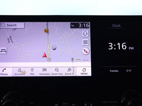 Used 2021 Nissan Armada SV image 18