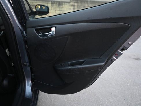 Used 2017 Hyundai Veloster image 33