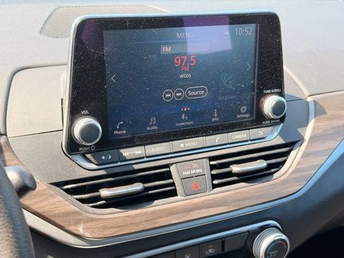 Used 2025 Nissan Altima 2.5 SV FWD image 24
