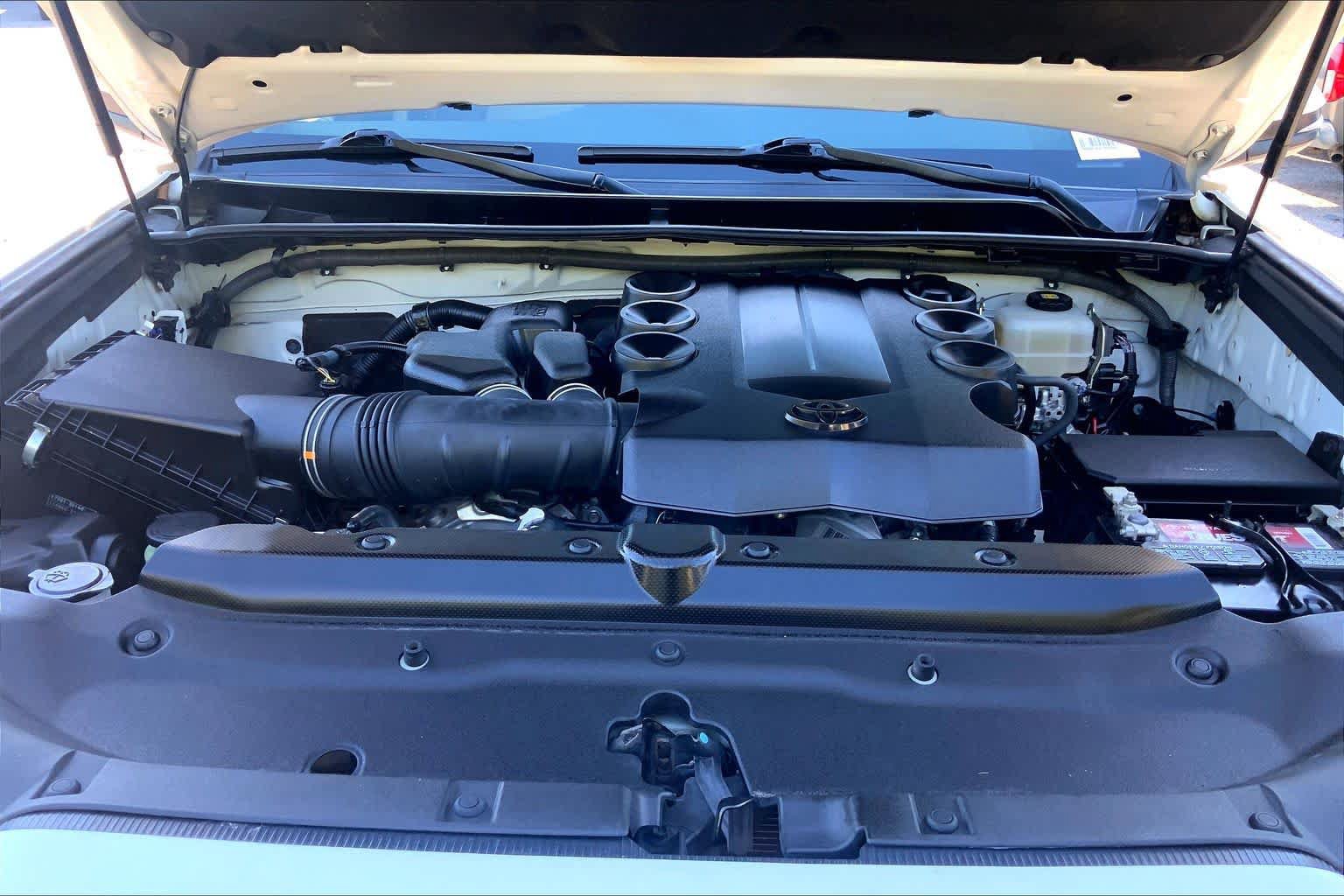 Used 2018 Toyota 4Runner SR5 Premium AWD/4WD image 31