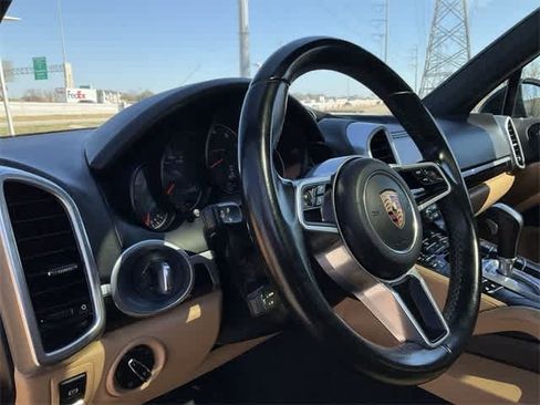 Used 2018 Porsche Cayenne Platinum Edition image 10