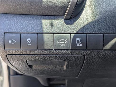 Used 2020 Toyota Camry SE FWD image 9