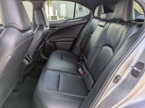 Used 2020 Lexus UX 200 image 14