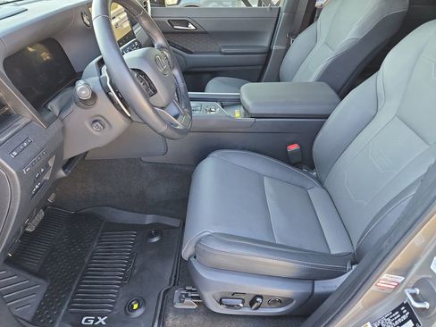 Used 2024 Lexus GX 550 image 16