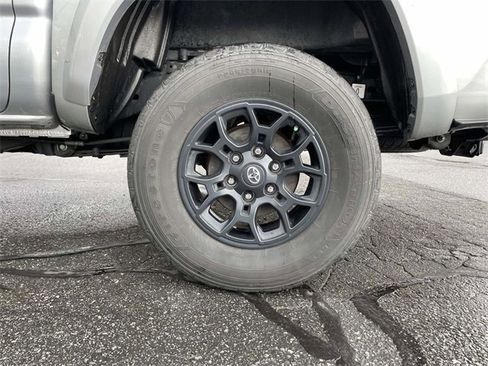Used 2020 Toyota Tacoma SR5 image 9