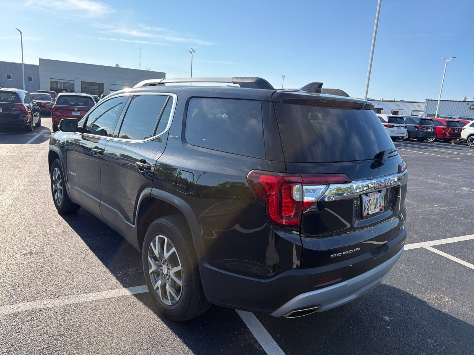 Used 2023 GMC Acadia SLT AWD/4WD image 2