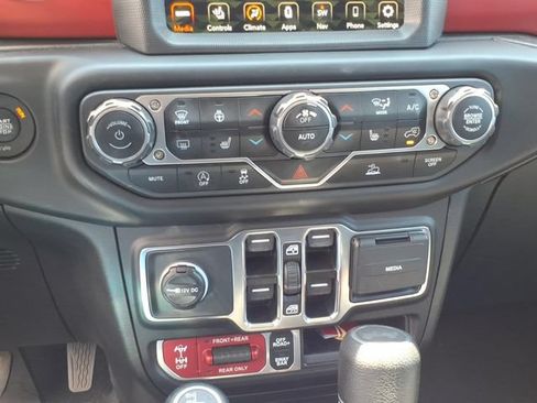 Used 2023 Jeep Wrangler Unlimited Rubicon w/ Cold Weather Group AWD/4WD image 18